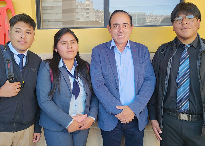 Juventud que transforma: Estudiantes de la UNANDES lideran propuestas tecnológicas en la Hackatón La Paz 2026